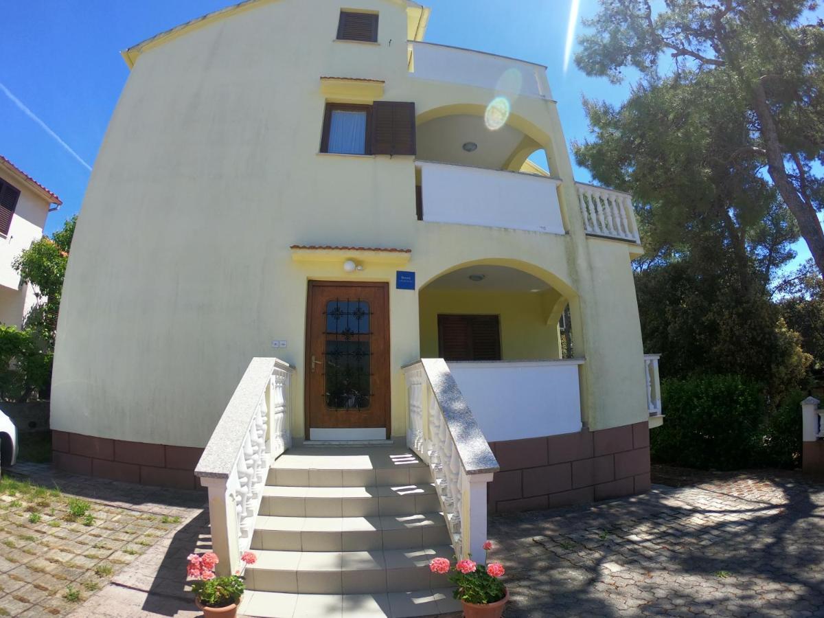 Apartments Stanko Petrcane Exterior photo