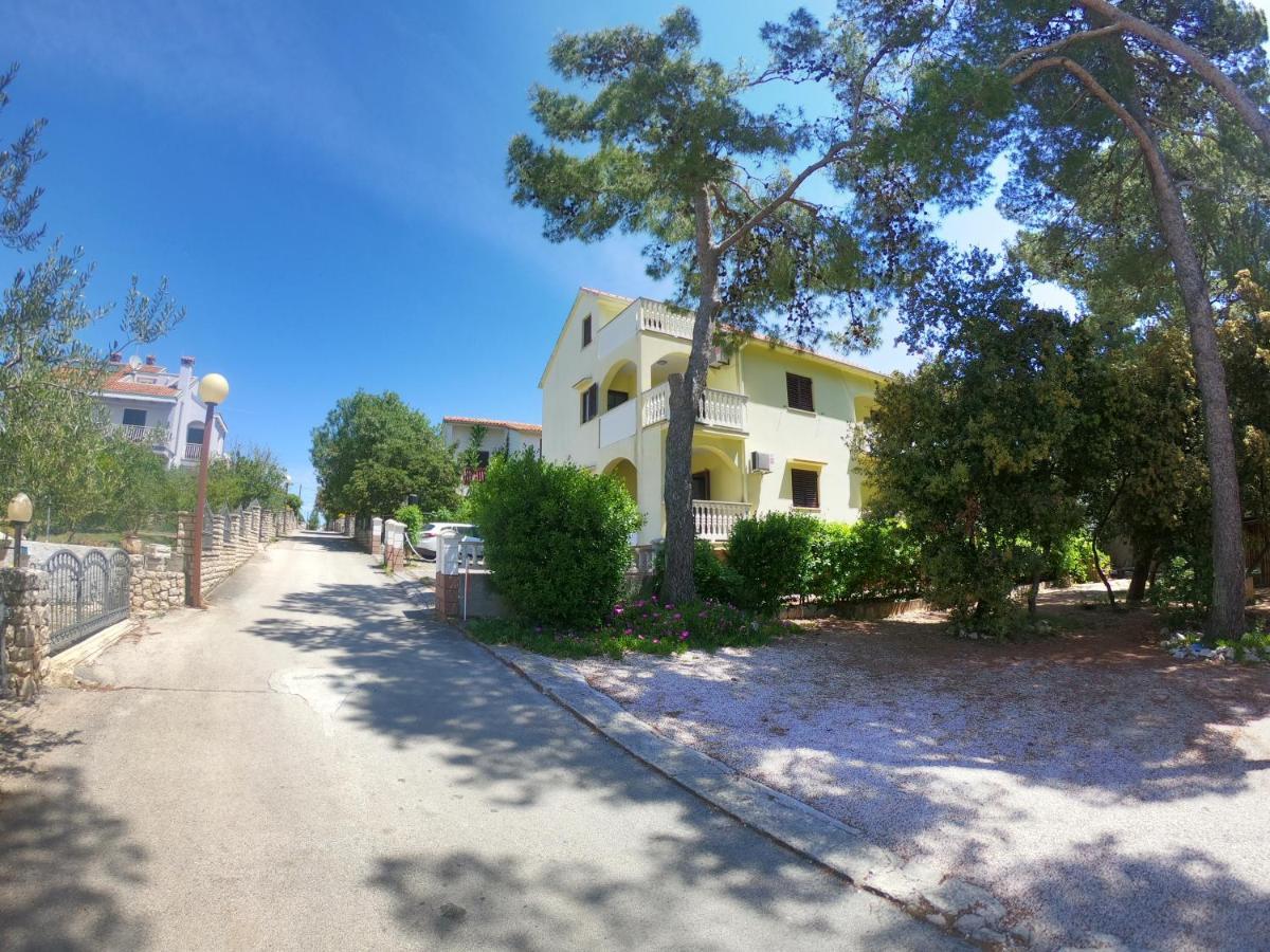 Apartments Stanko Petrcane Exterior photo