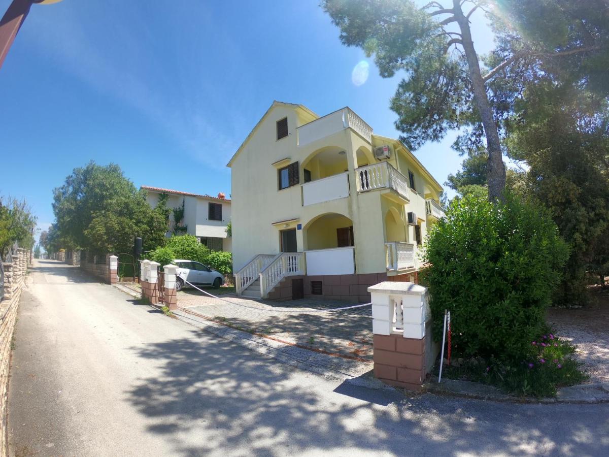 Apartments Stanko Petrcane Exterior photo