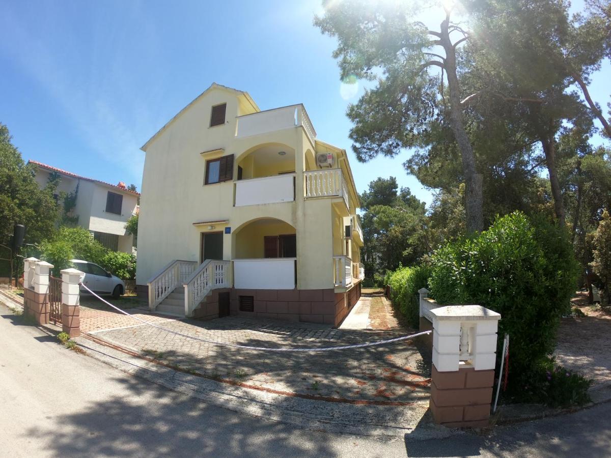 Apartments Stanko Petrcane Exterior photo